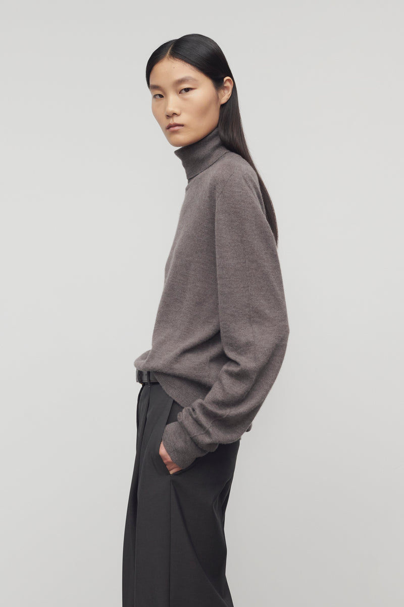 Lizzy Turtleneck in Cashmere