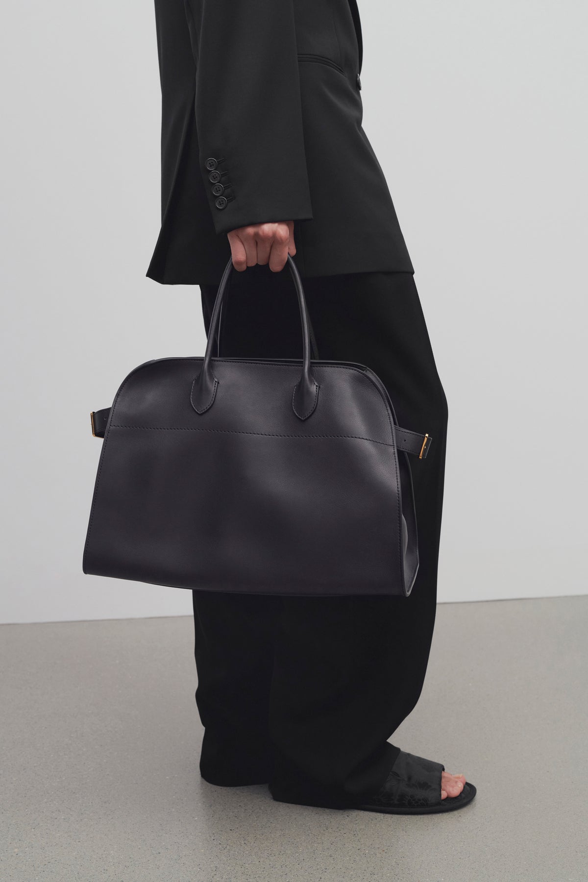 Soft Margaux 17 Bag Black in Leather – The Row