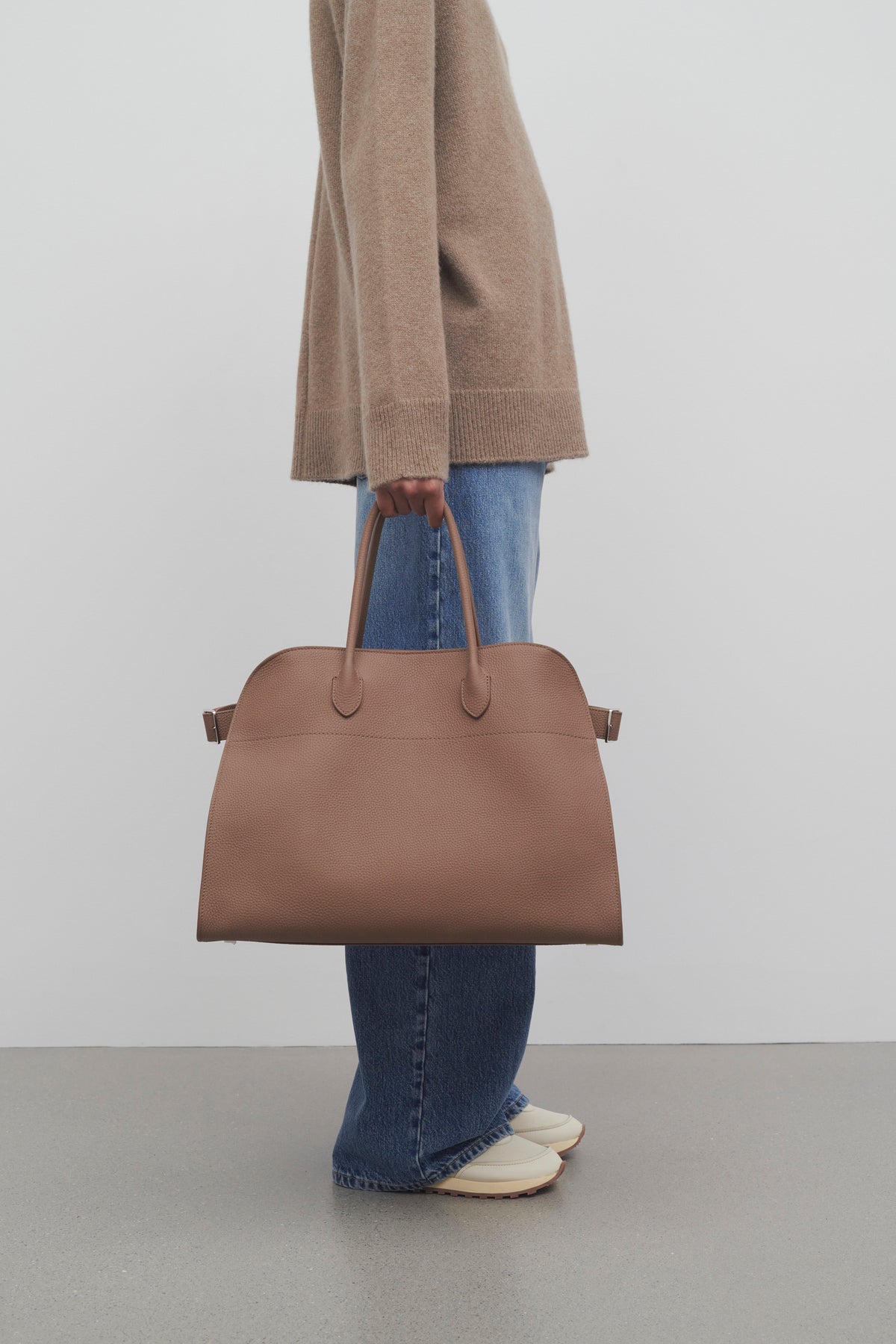 Soft Margaux 17 レザーバッグ タン – The Row