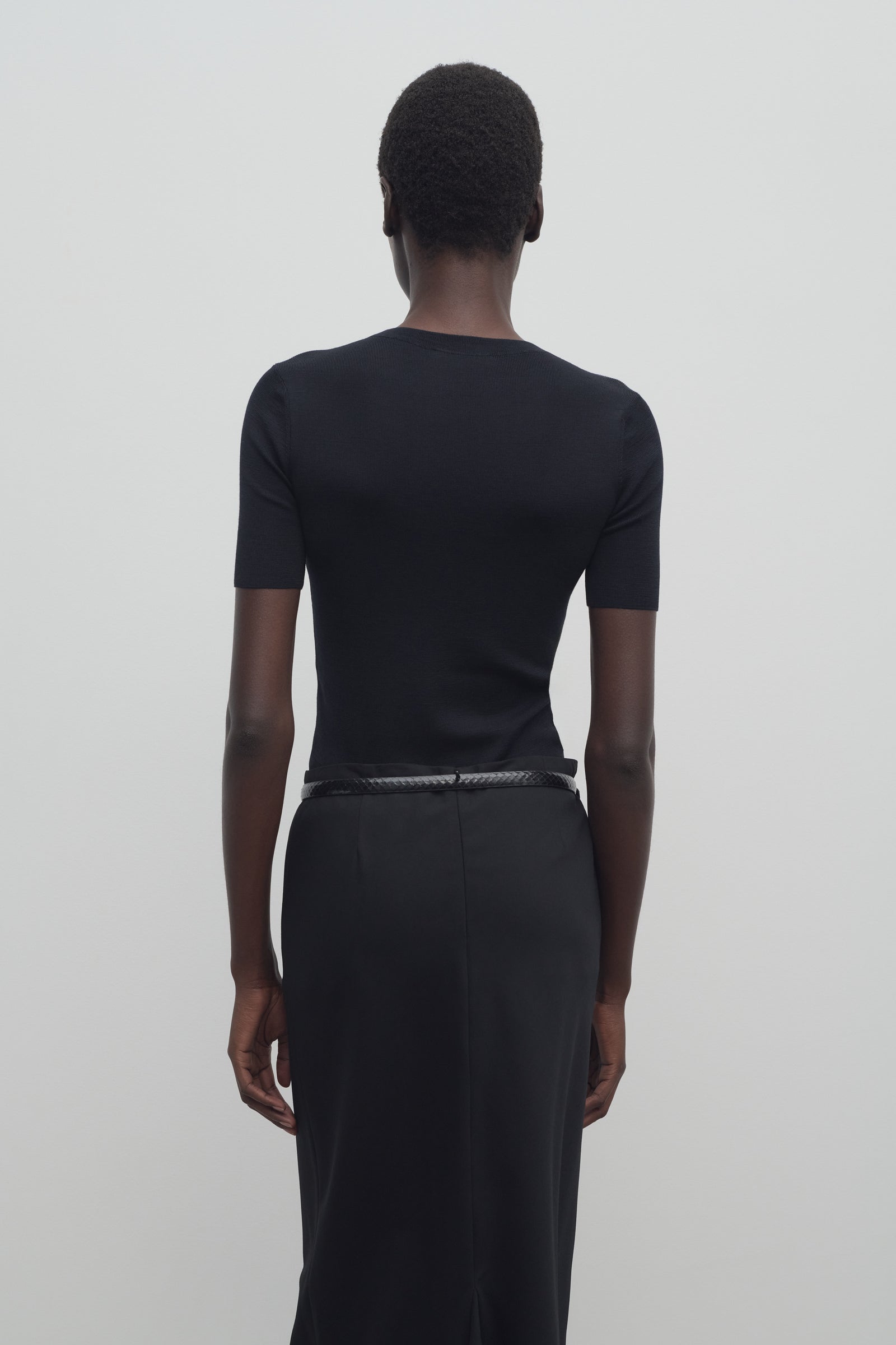 【国内発送】THE ROW Tシャツ Jannat silk T-shirt Jannatシルク製のトップス ブラック – The Row