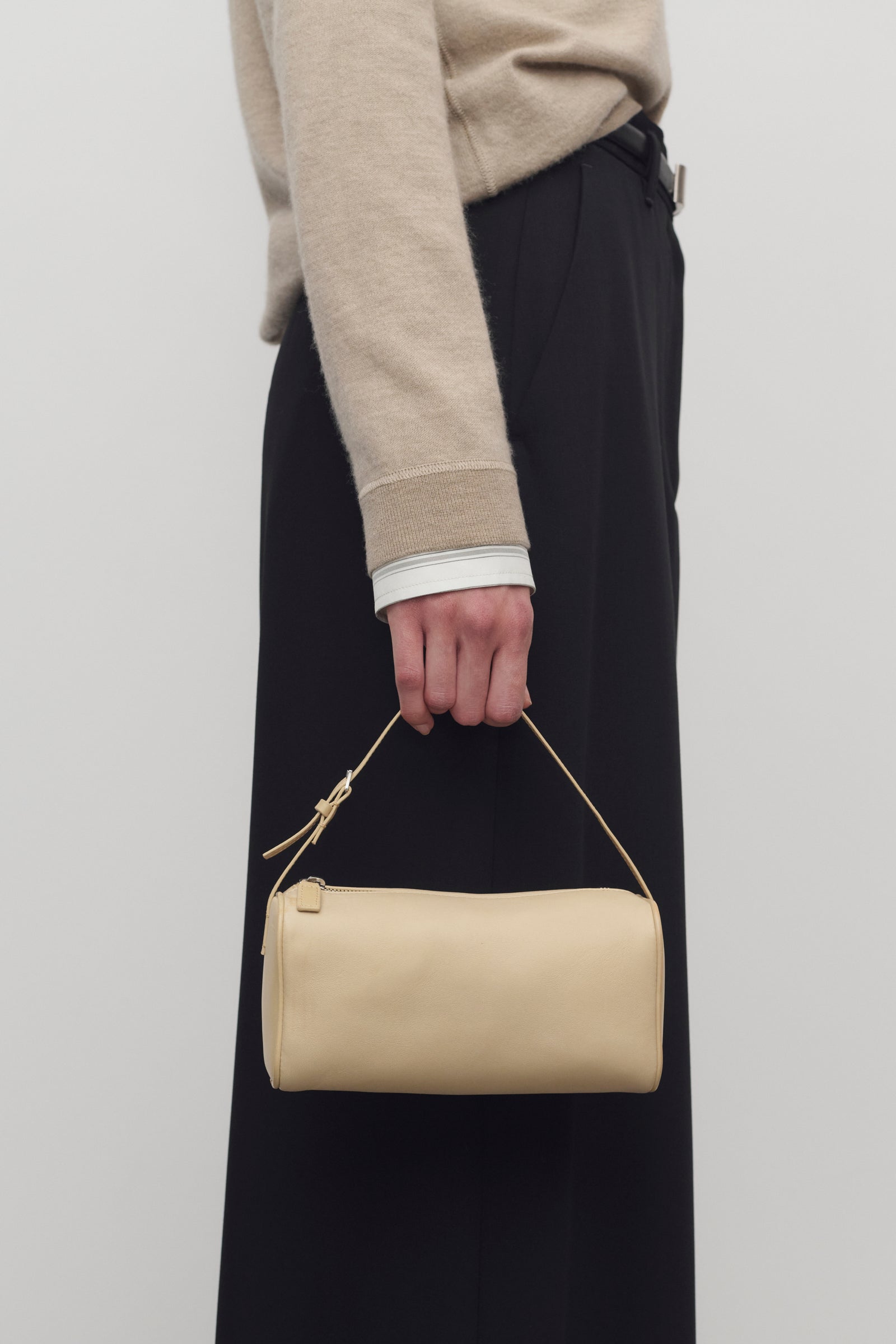 24PF new/The Row ナパレザーのブルスフォンケース Bag Beige 24PF new/The Row ナパレザーのブルスフォンケース Bag Beige