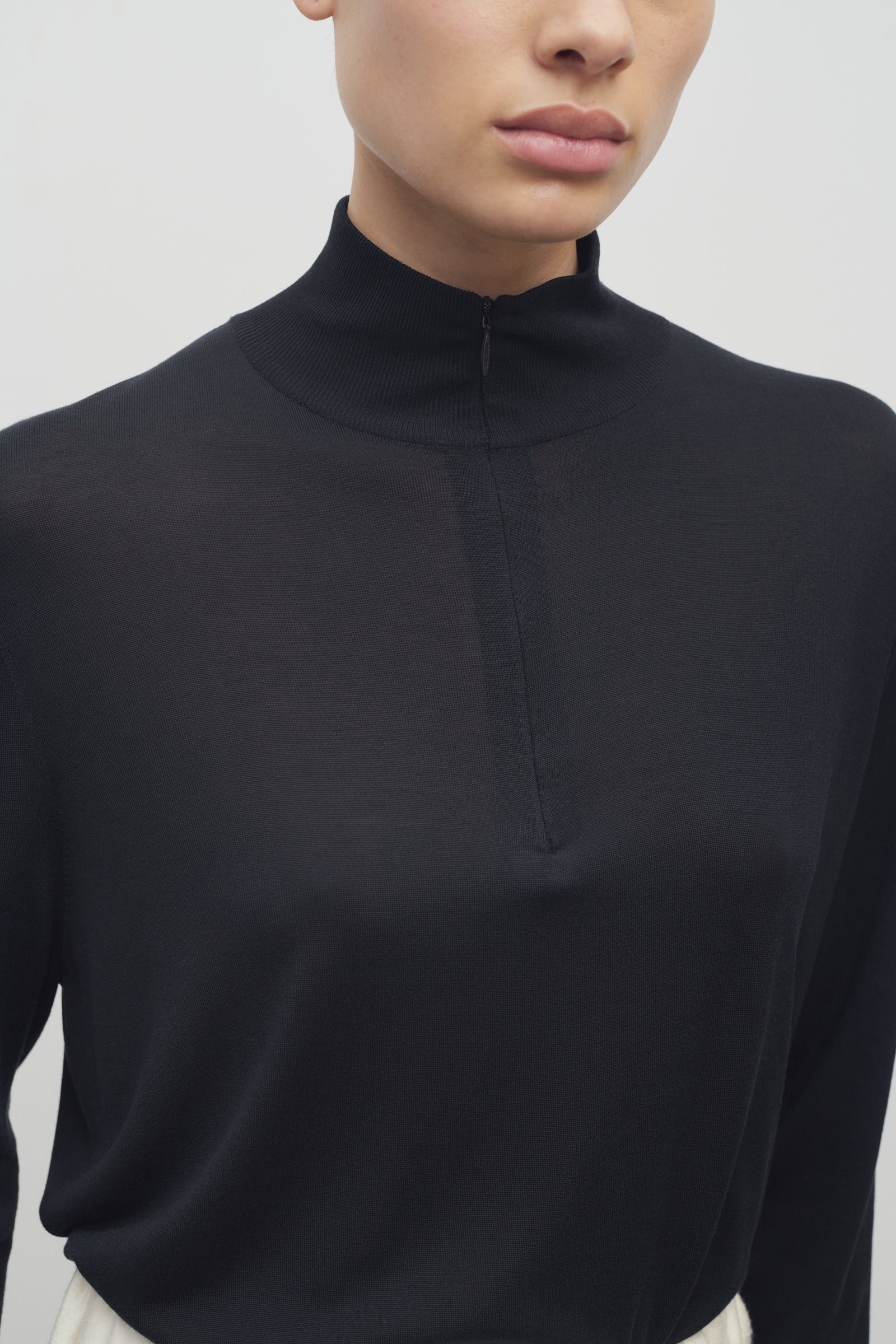Kimbo Top Black in Silk and Viscose – The Row