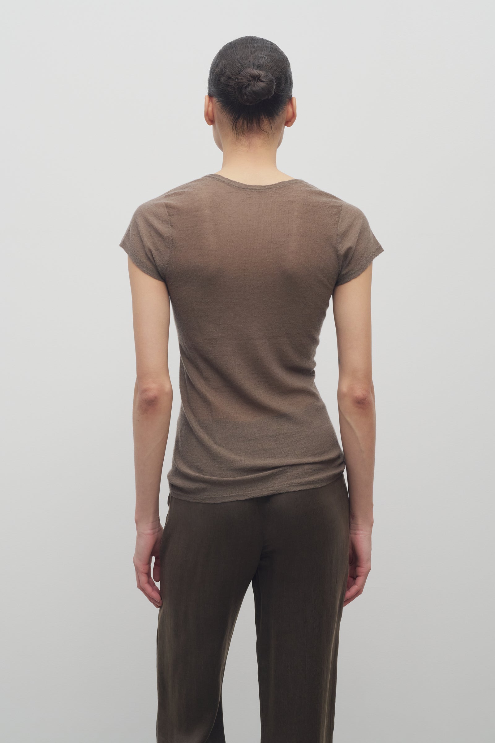 Tシャツ・カットソー [The Row] Keyla Top in Cashmere THE ROW | Keyla Cashmere T-shirt | Women | Lane Crawford