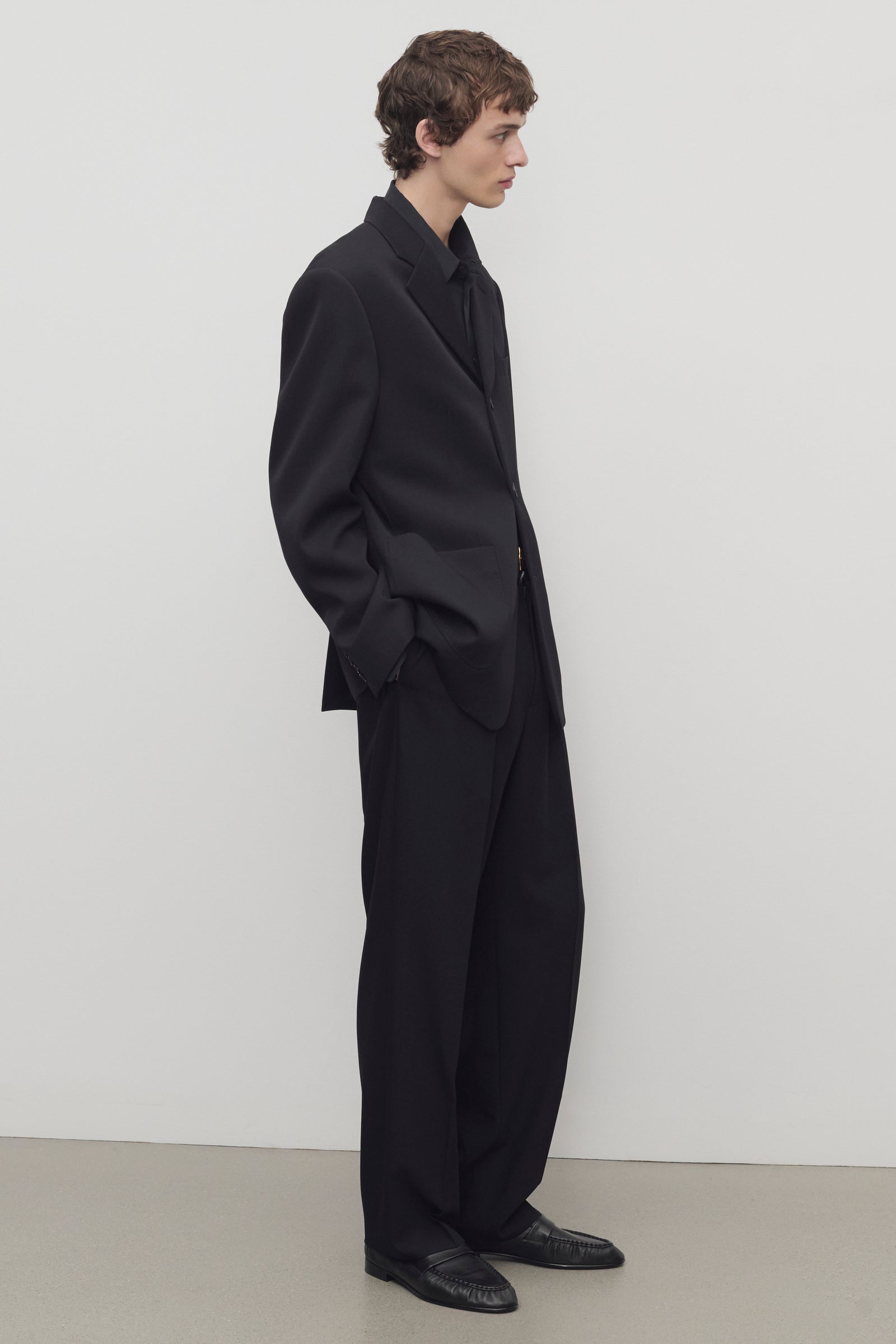 パンツ THE ROW BLACK VIRGIN WOOL PANTS Zev Pant Black in Virgin Wool – The Row