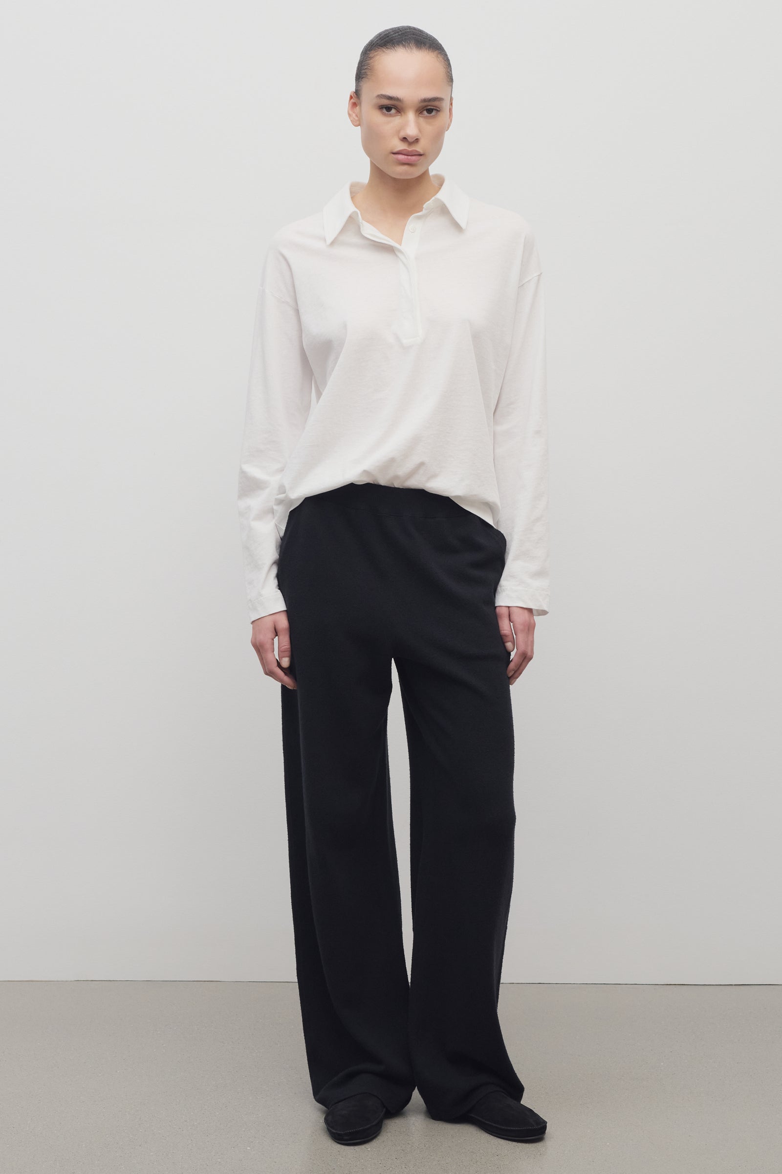 Koriona Pants Black in Silk – The Row
