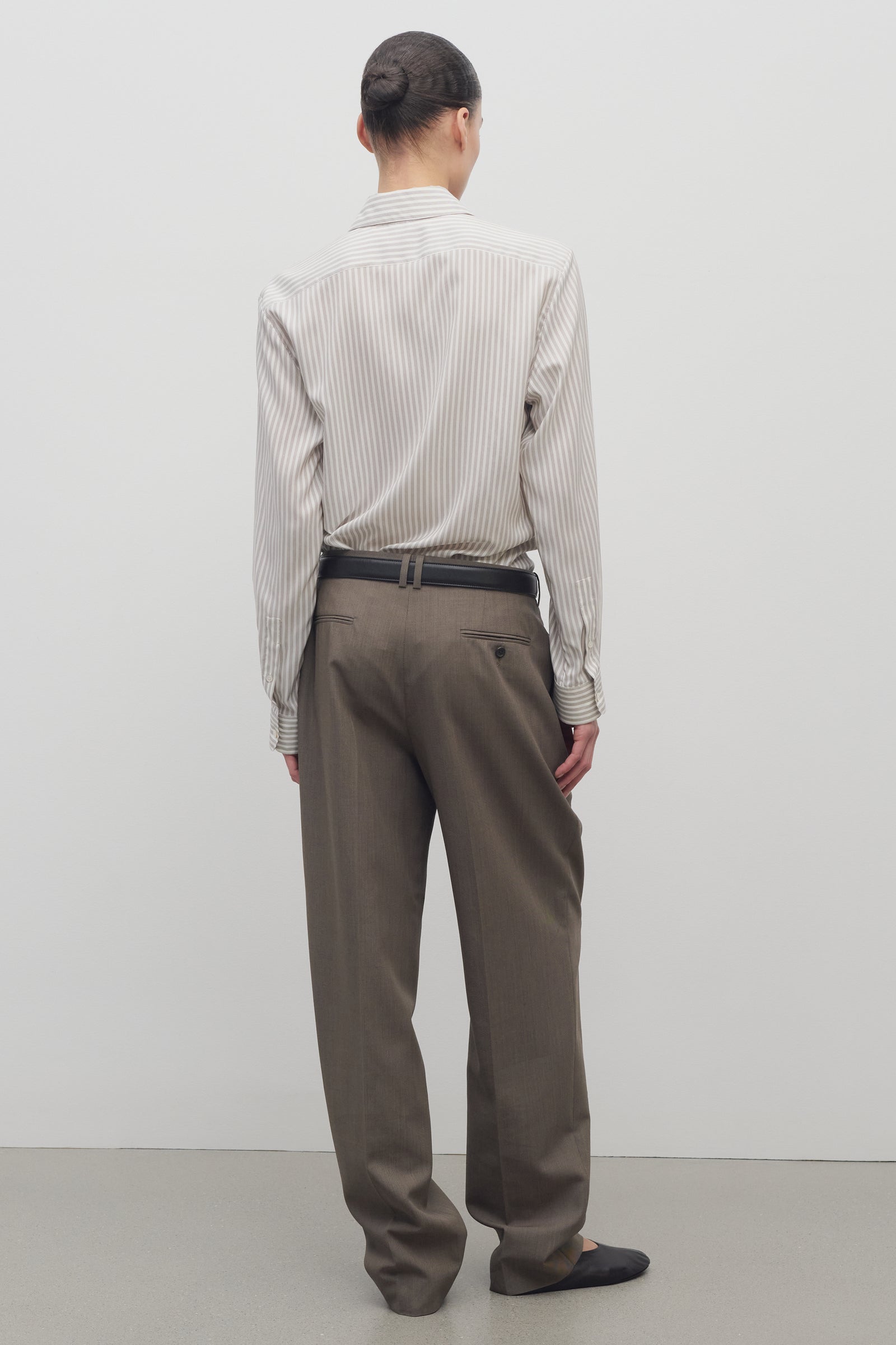 パンツ [The Row] Bryce Pant in Wool and Silk Bryce Pant Brown in Wool and Silk – The Row