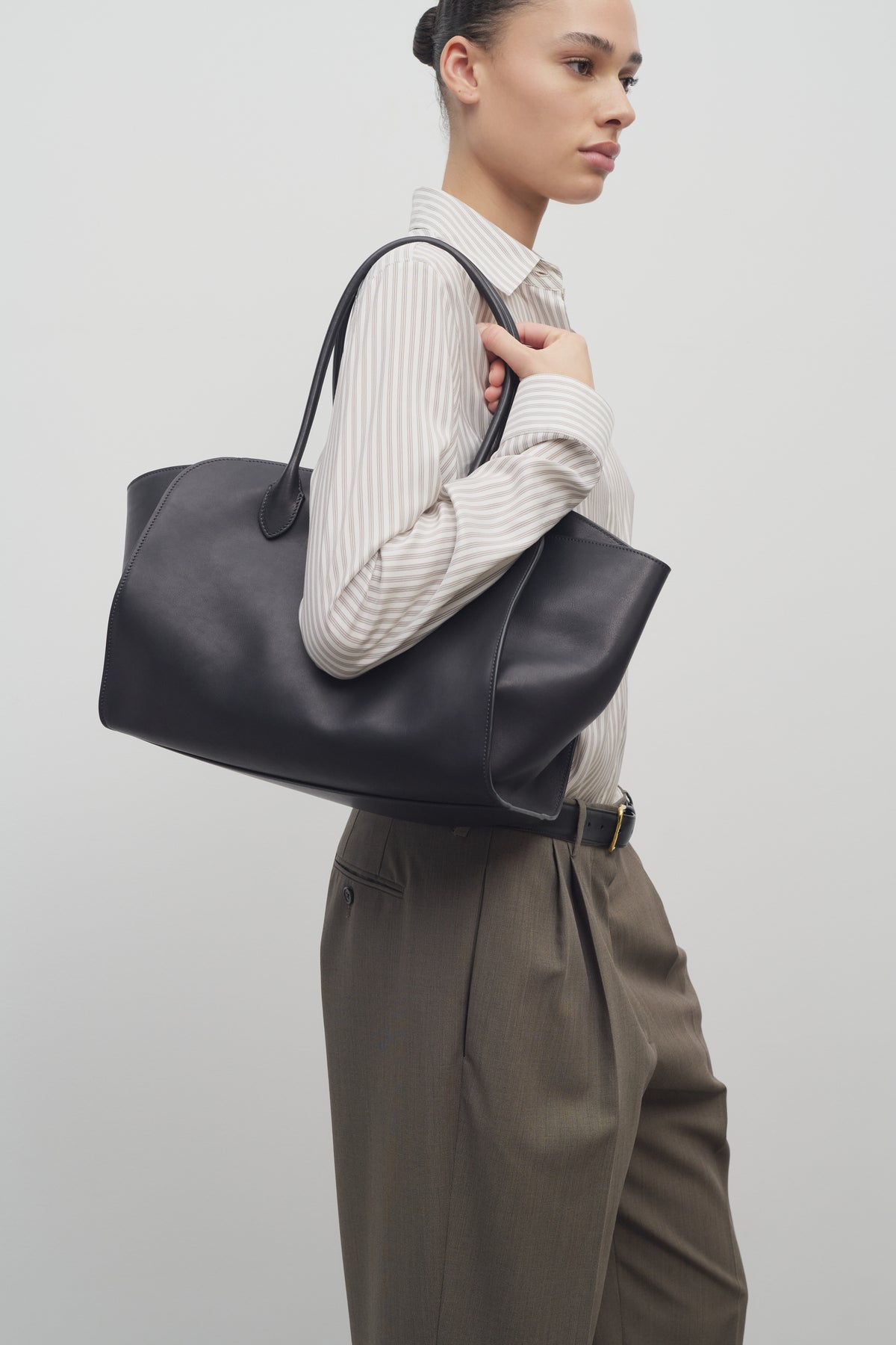 Marlo 14 Bag Black in Leather – The Row
