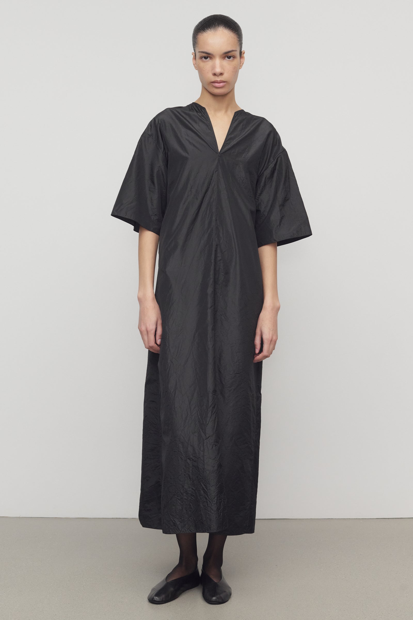 パーティードレス [The Row] Mia Dress in Silk Mia Dress Black in Silk – The Row