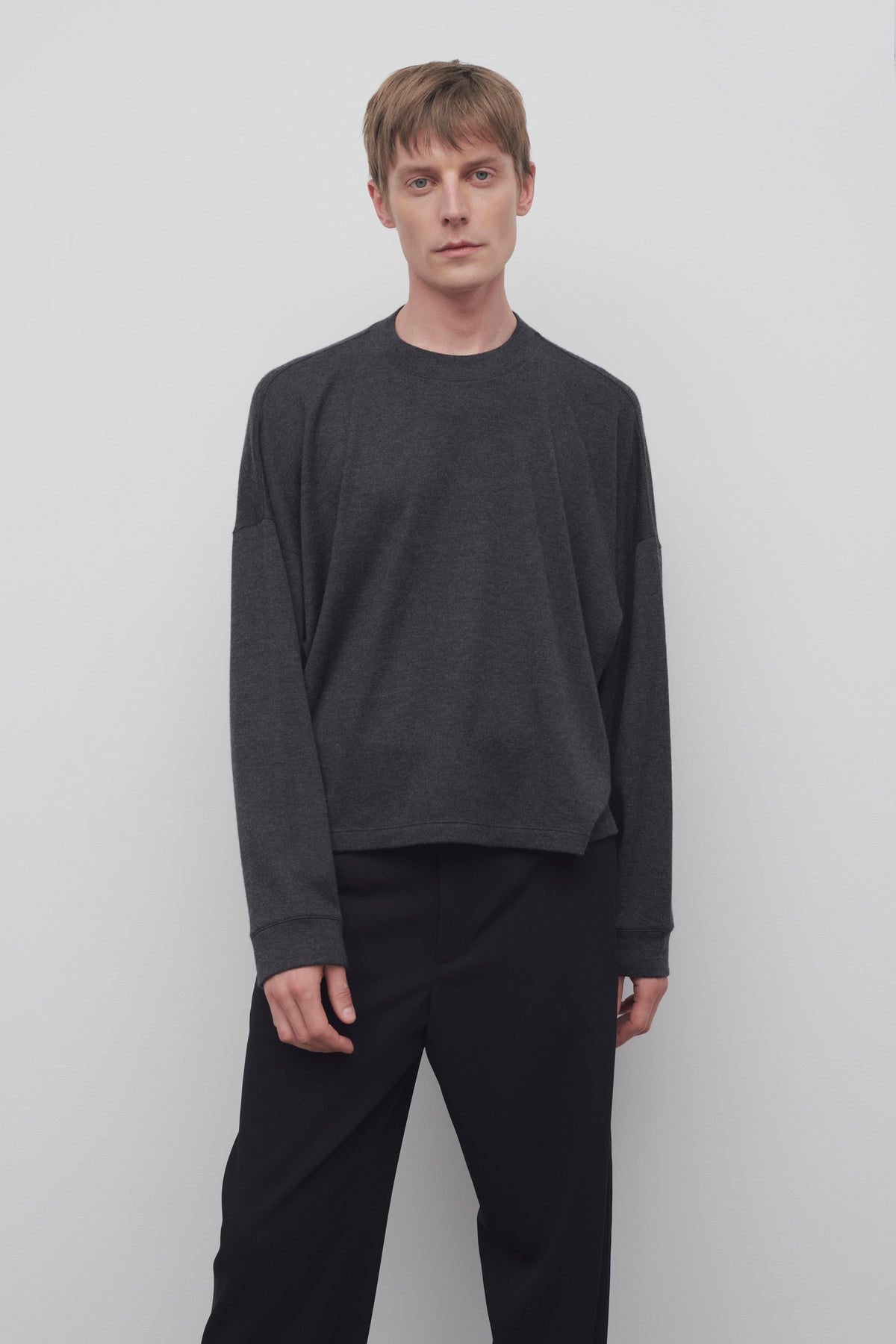 スウェット・トレーナー [The Row] Gustave Sweater in Cashmere Nev Top Grey in Cashmere – The Row