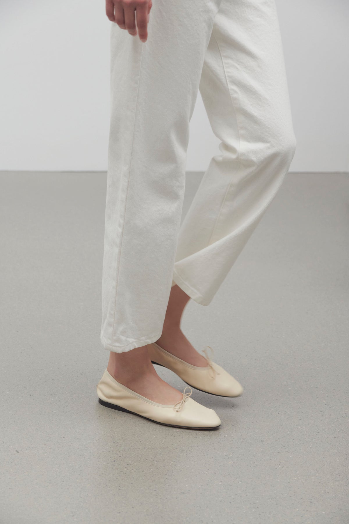 Awar Ballerina Flat Beige in Leather – The Row