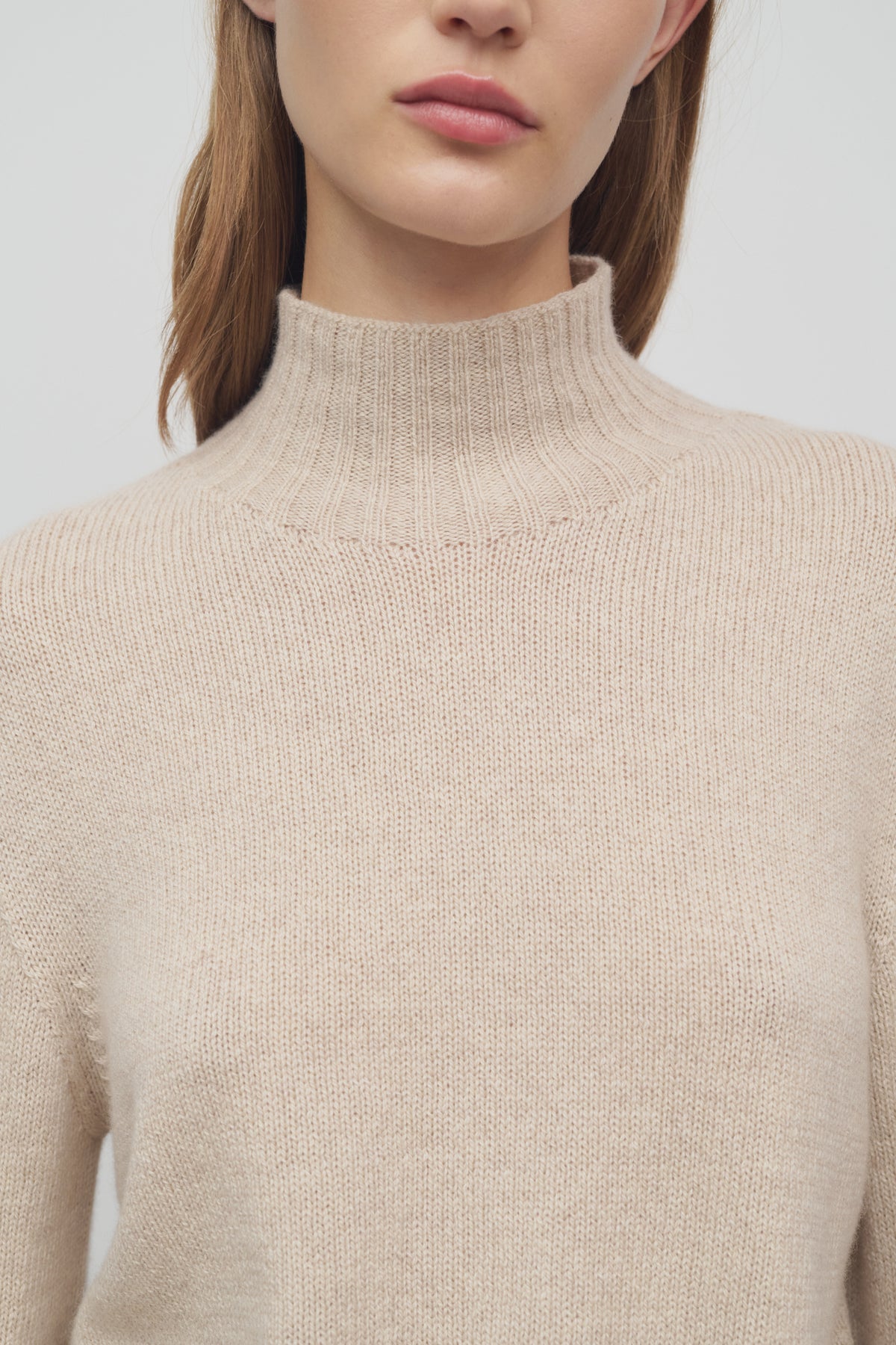 Kensington Turtleneck Beige in Cashmere – The Row - Main Image
