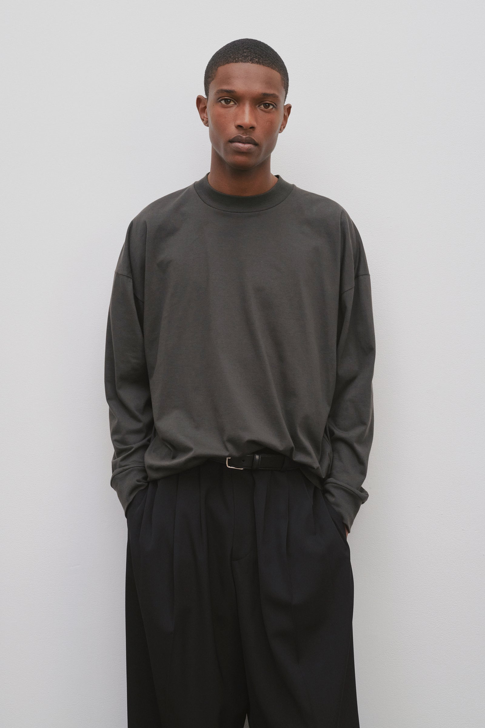 【関税込み】The Row グリーン Drago 長袖Tシャツ Drago T-Shirt Green in Cotton – The Row