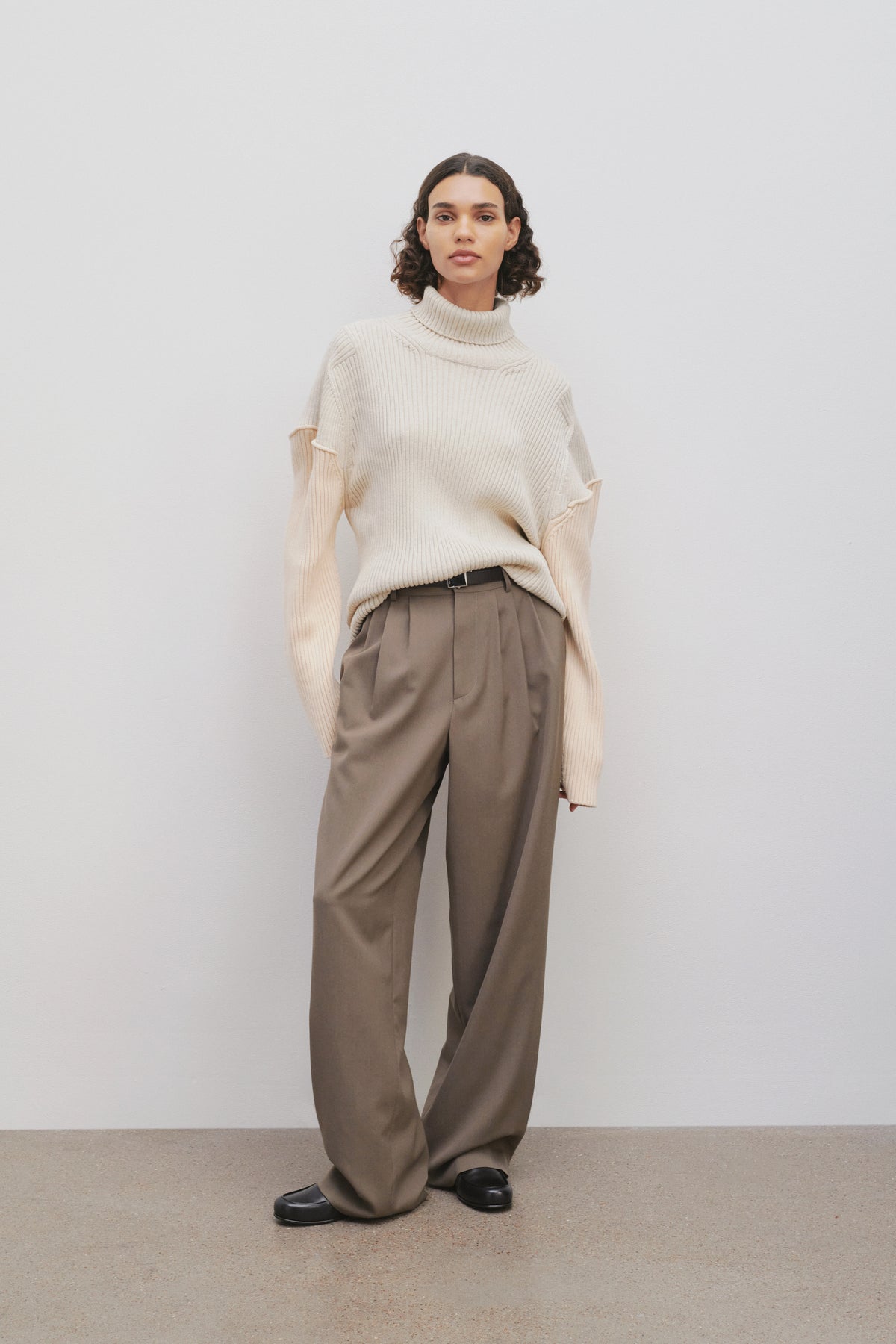 Rufos Pant Tan in Polyester and Virgin Wool – The Row