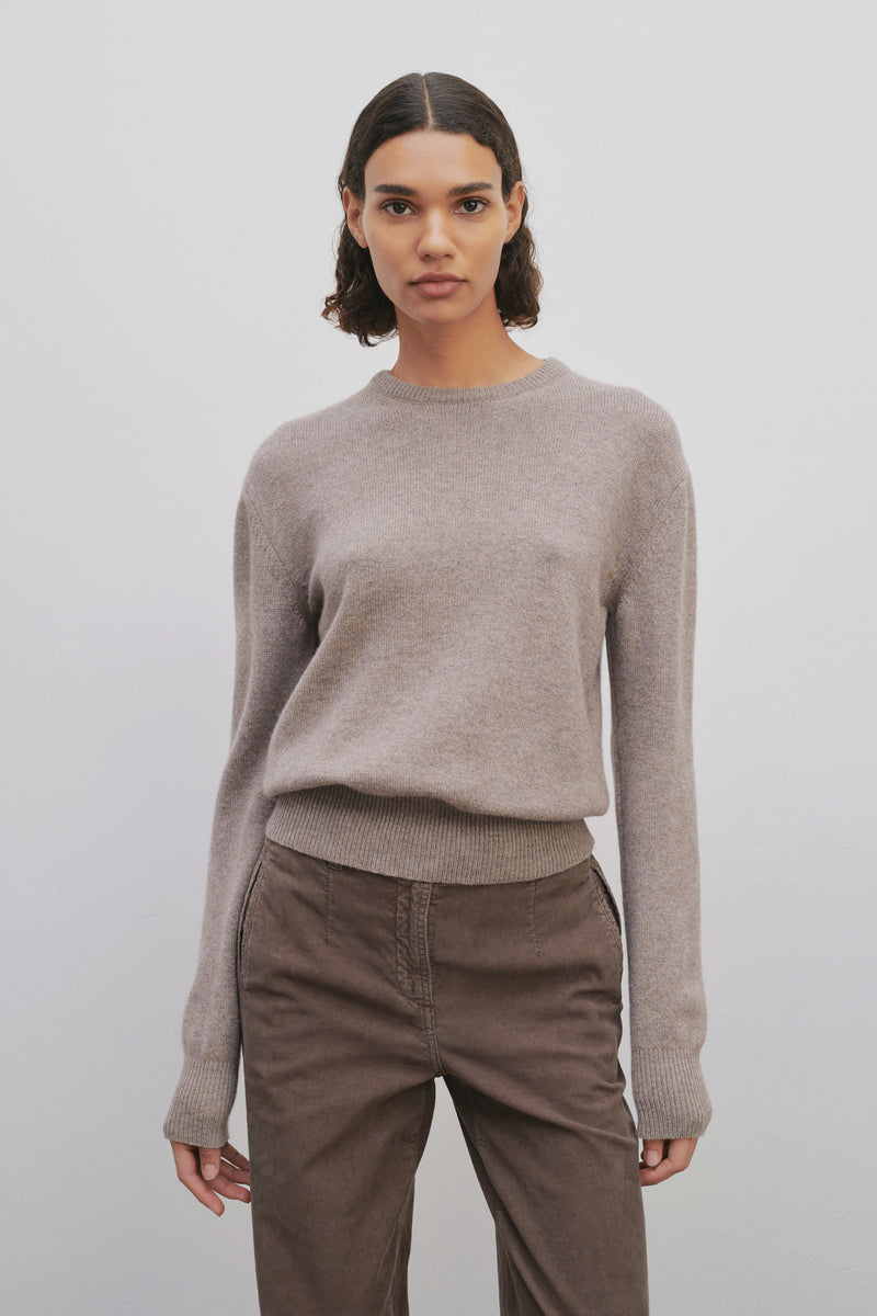 Darcis Top Beige in Cashmere – The Row