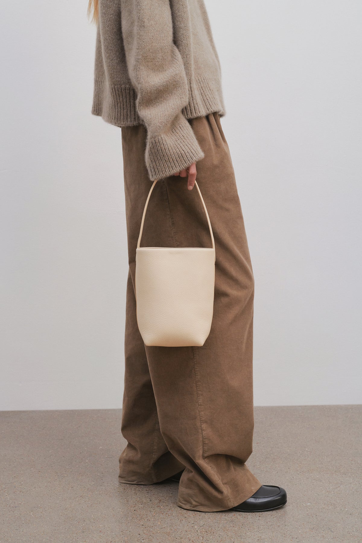 Small N/S Park Tote Beige in Leather – The Row