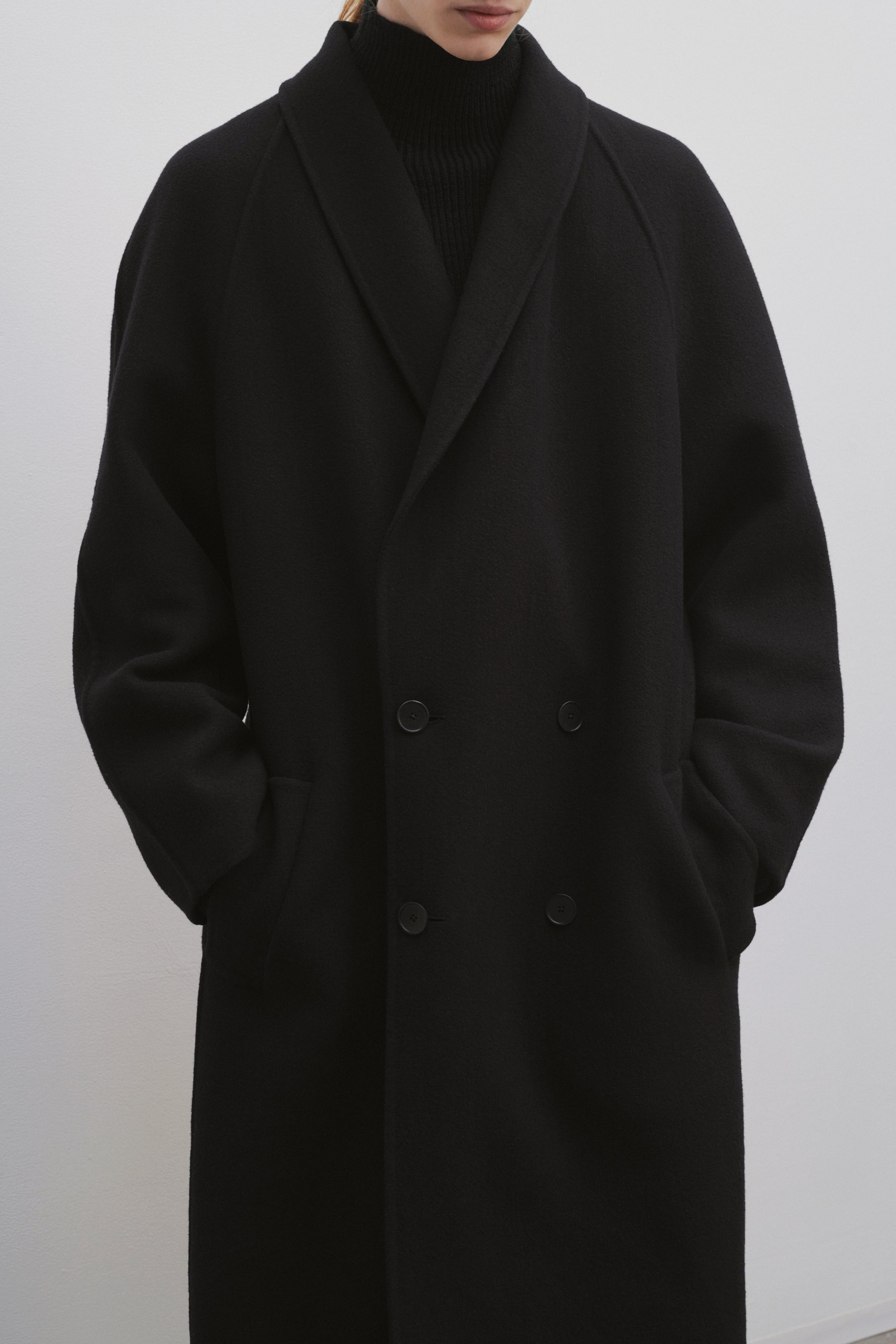 Ferro Coat Black – The Row