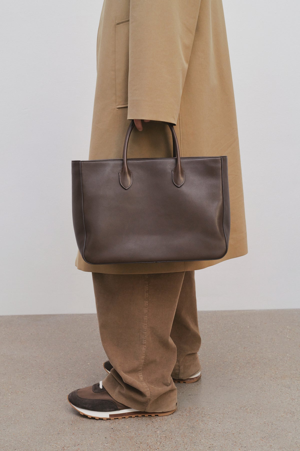 Luxe E/W leather tote