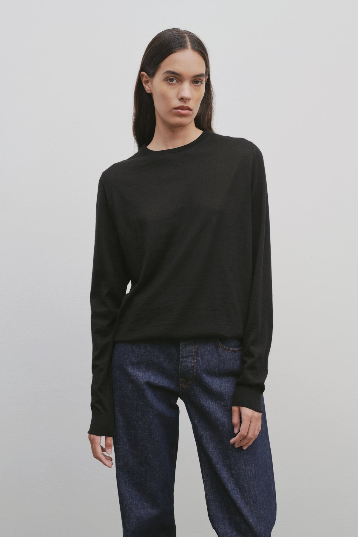 Exeter Top Black in Cashmere – The Row