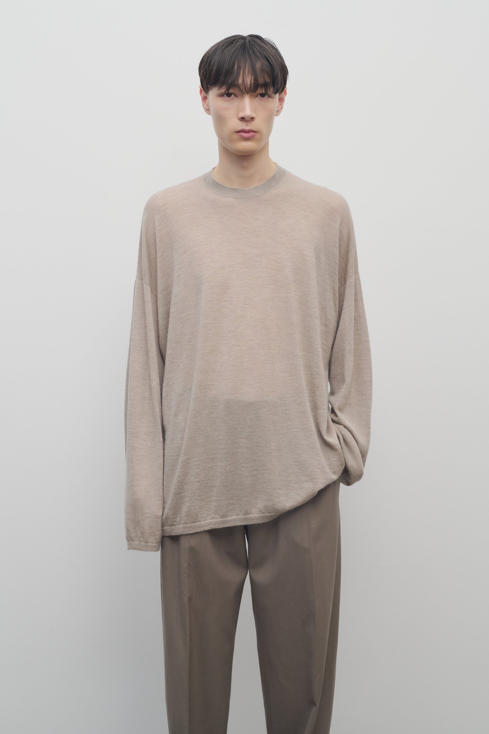 スウェット・トレーナー [The Row] Akito Top in Cashmere Akito Top Beige in Cashmere – The Row
