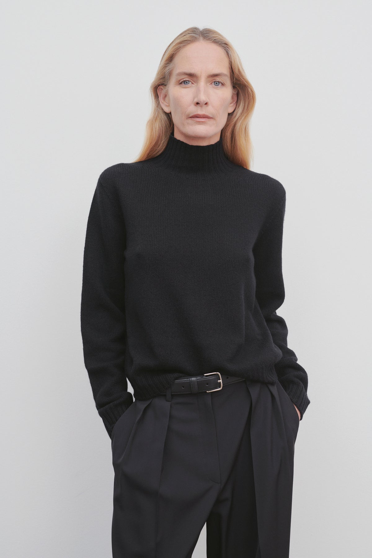 Kensington Top Black in Cashmere – The Row