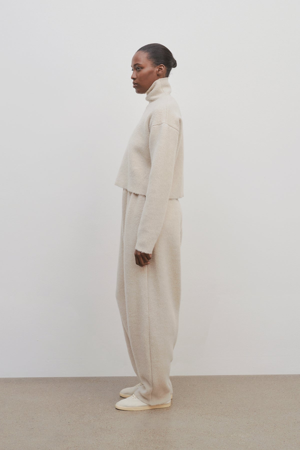 Ednah Pants Beige in Merino Wool – The Row