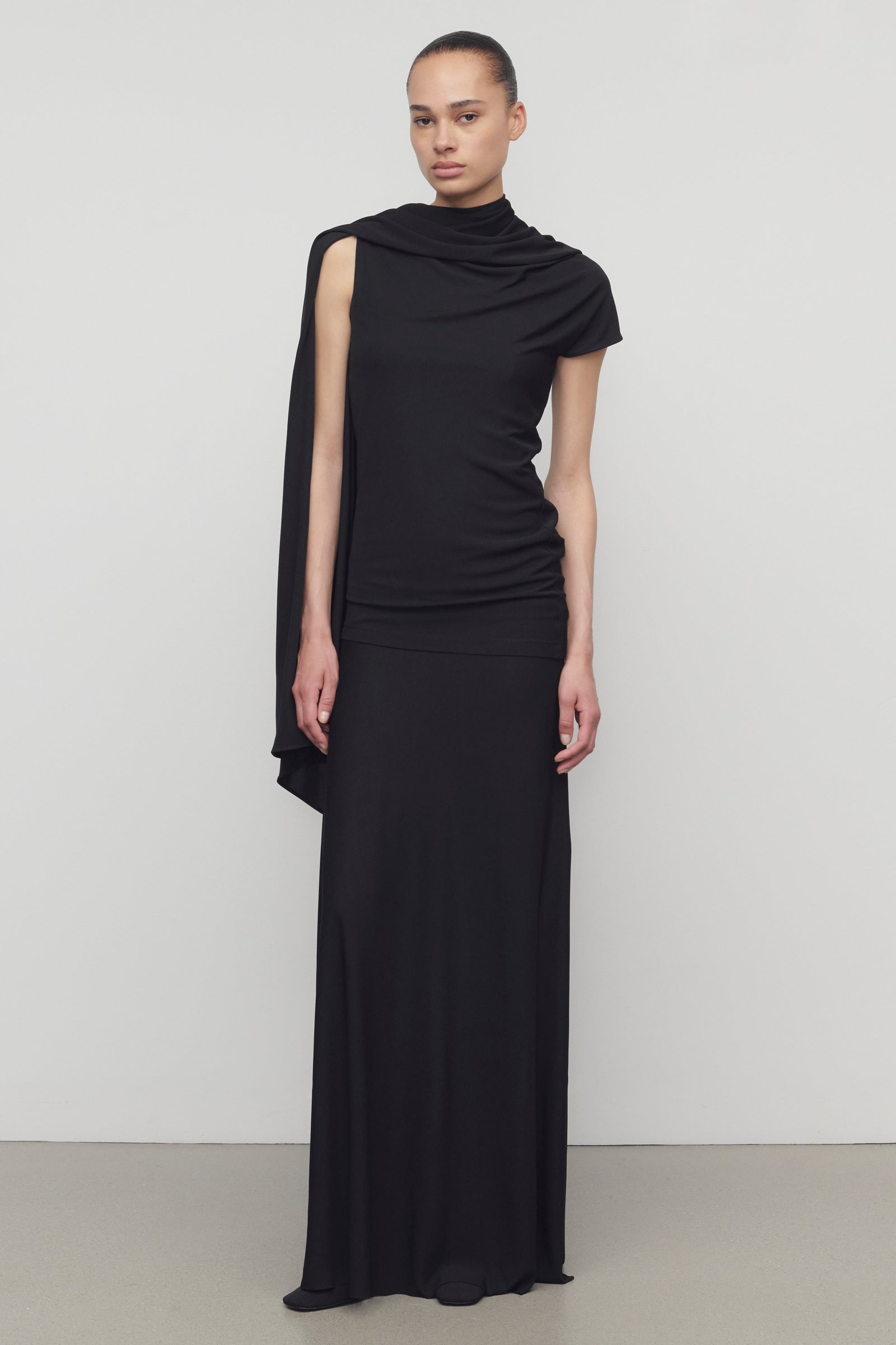 Mirla Skirt Black in Jersey – The Row
