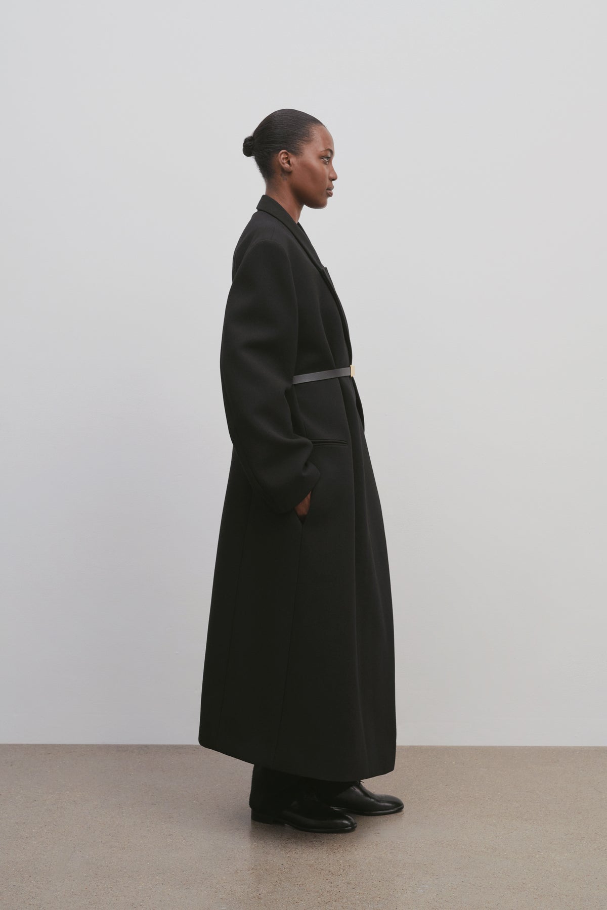 Dhani Coat Black in Virgin Wool – The Row