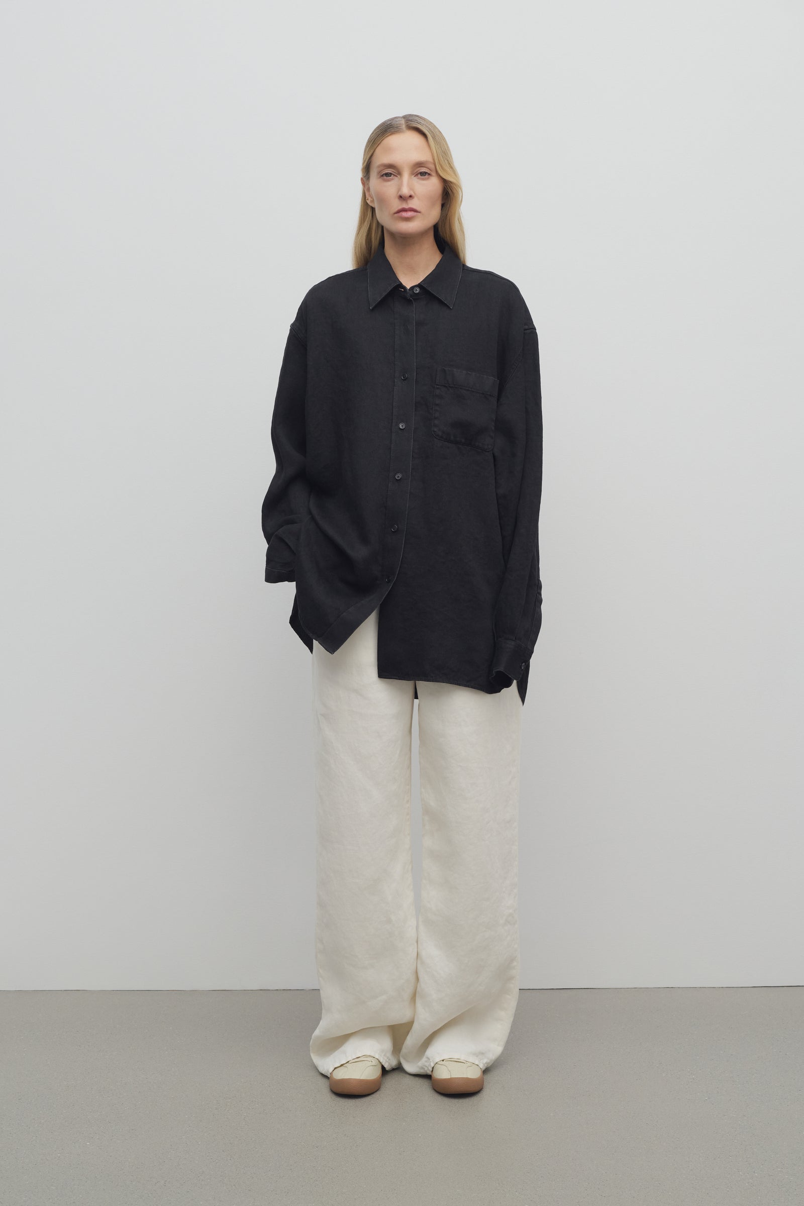 Eglitta Jean White in Linen – The Row