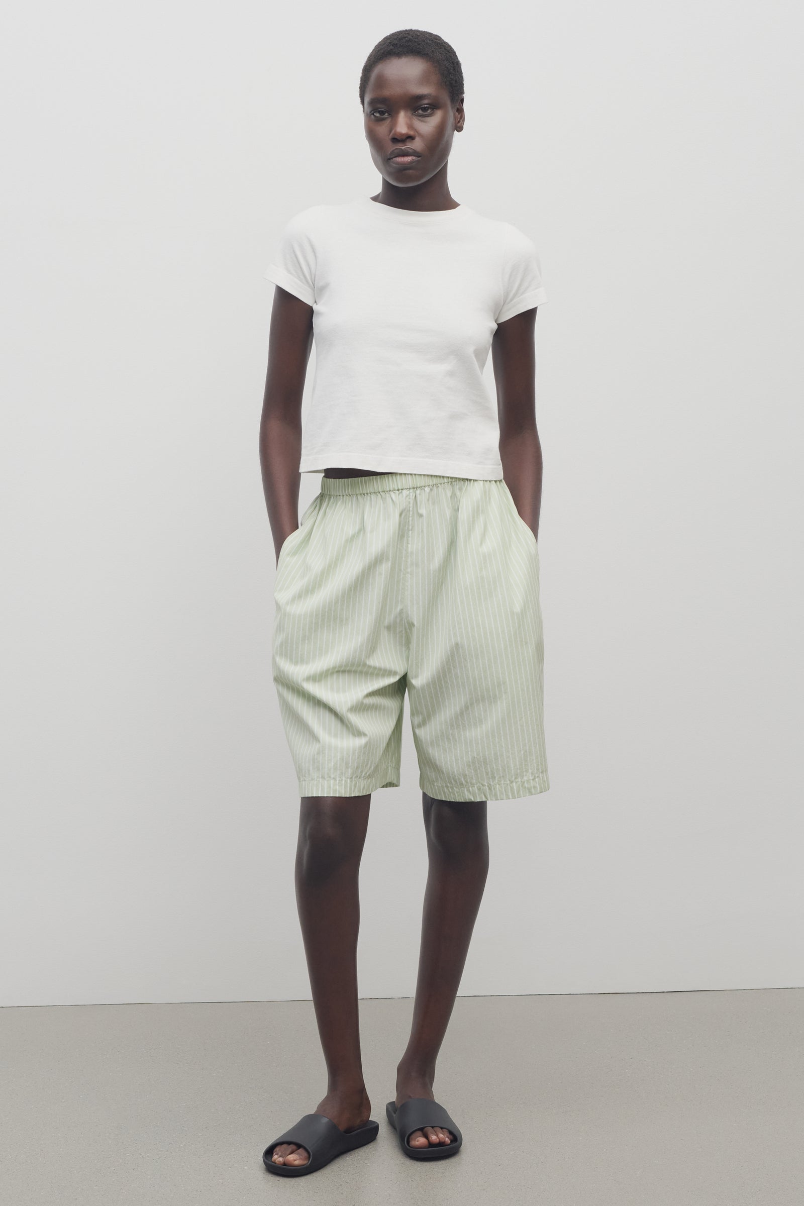 nan◎新品THE NEWHOUSE ROW CAPRI SHORT nan◎新品THE NEWHOUSE ROW CAPRI SHORT Nicasio Shorts Green in