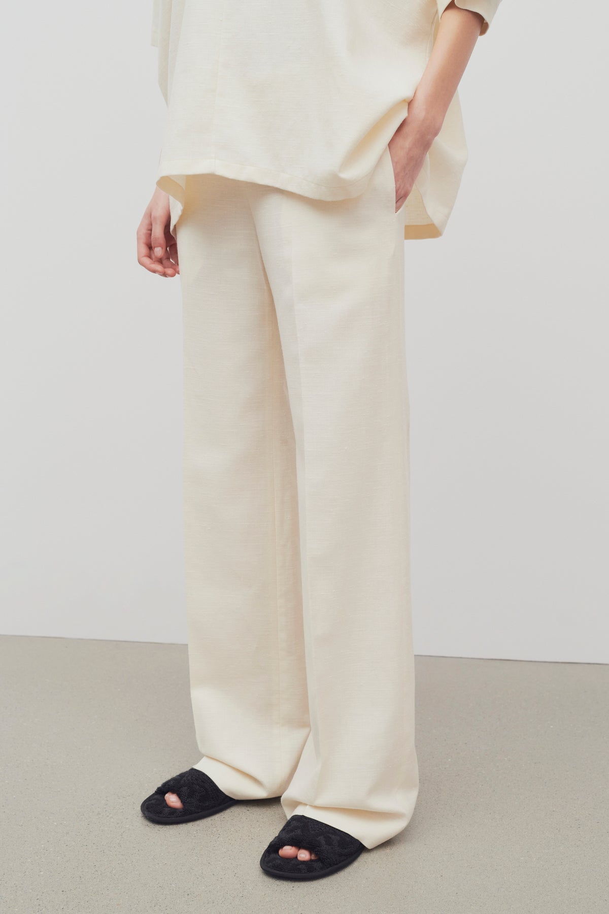 Foulard Pant Beige in Wool, Silk and Linen – The Row