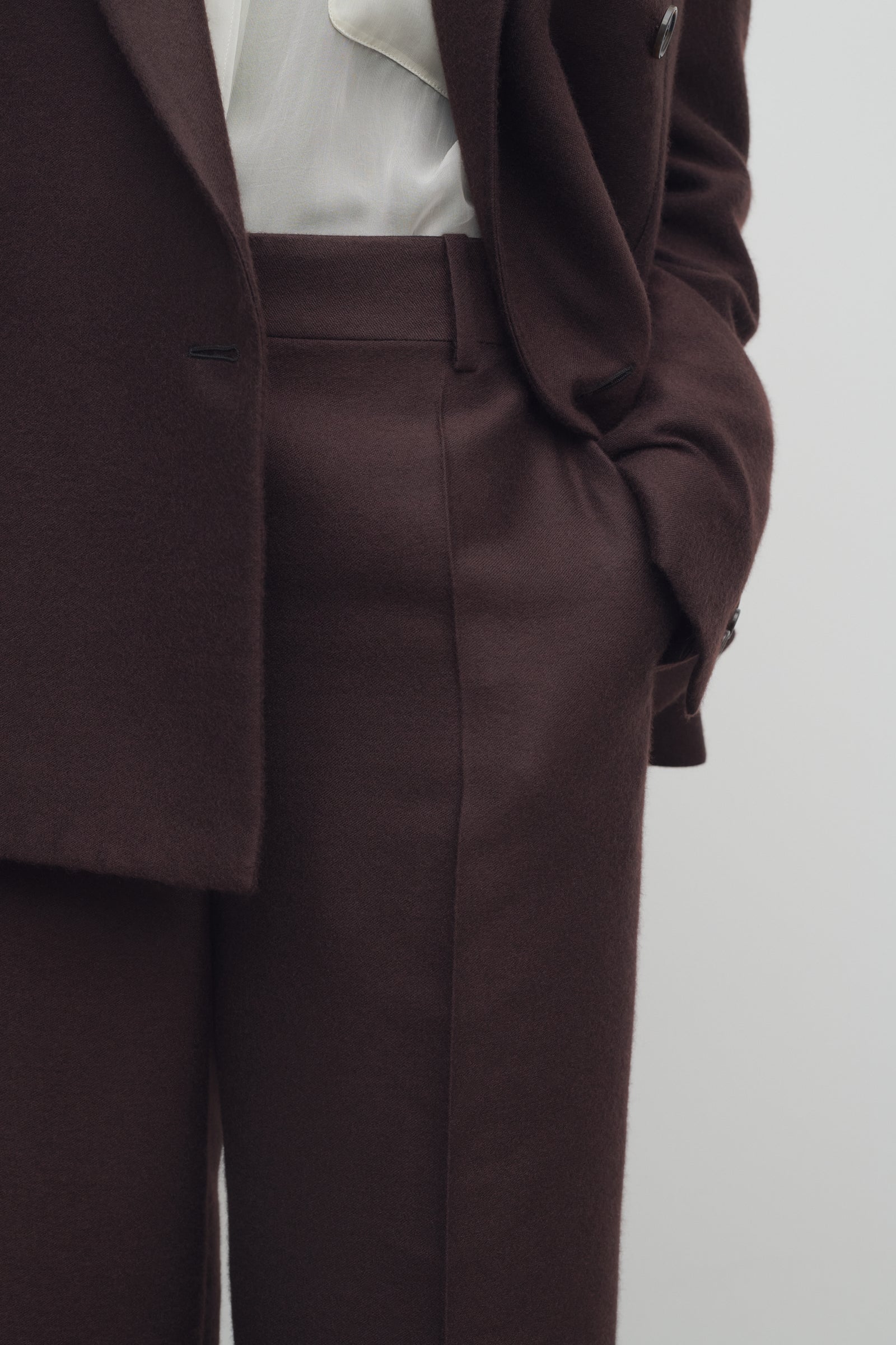 Noxy Pant Brown in Cashmere and Silk – The Row