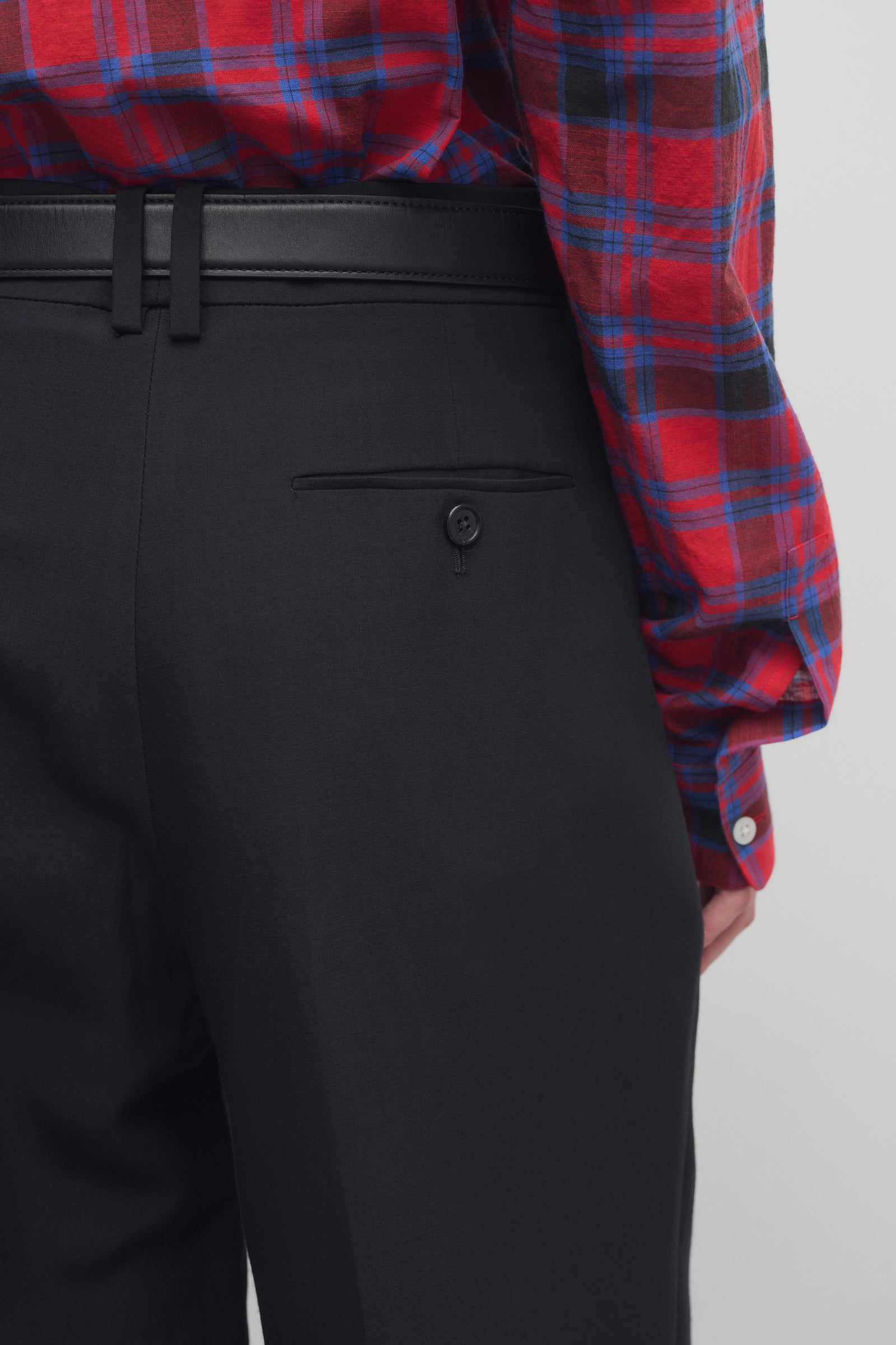 Lilas Pant Black in Wool and Linen – The Row