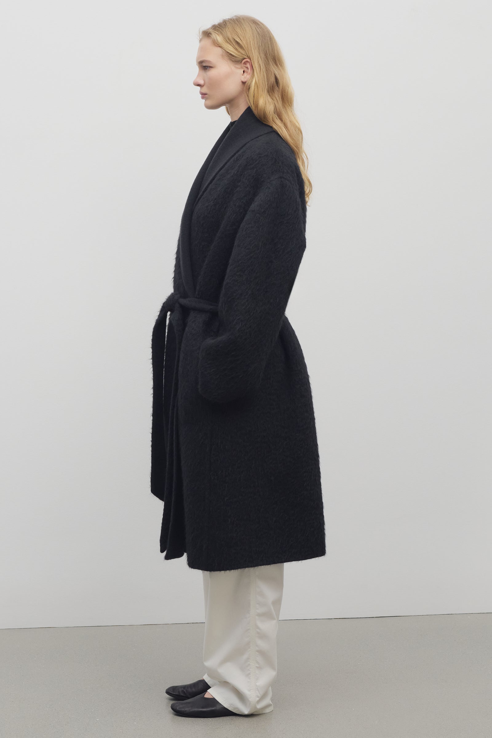 コート [The Row] Aneta Coat in Wool and Alpaca Aneta Coat Black in Wool and Alpaca – The Row