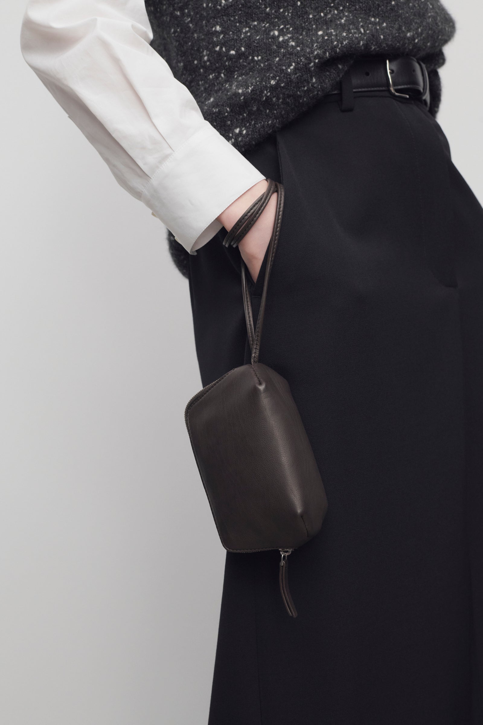 the row❤️ポーチ❤️付属品 Owen レザーポーチ Brown – The Row