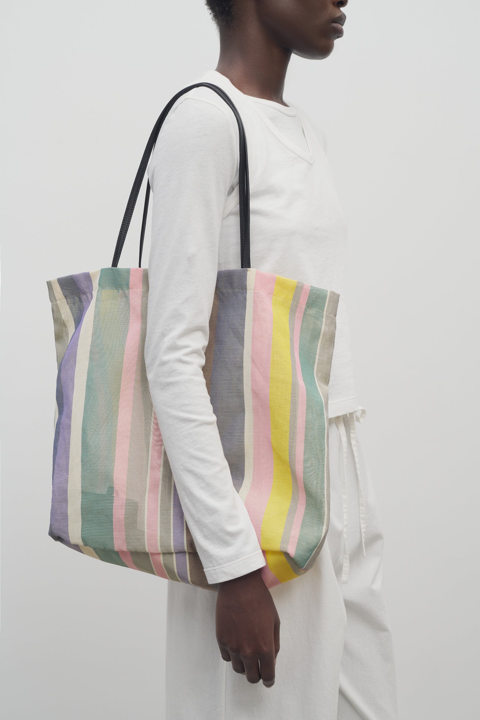 Barn Tote Bag Multi in Mesh – The Row