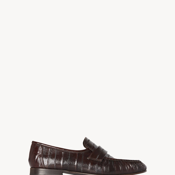 Soft Loafer Brown in Eel – The Row