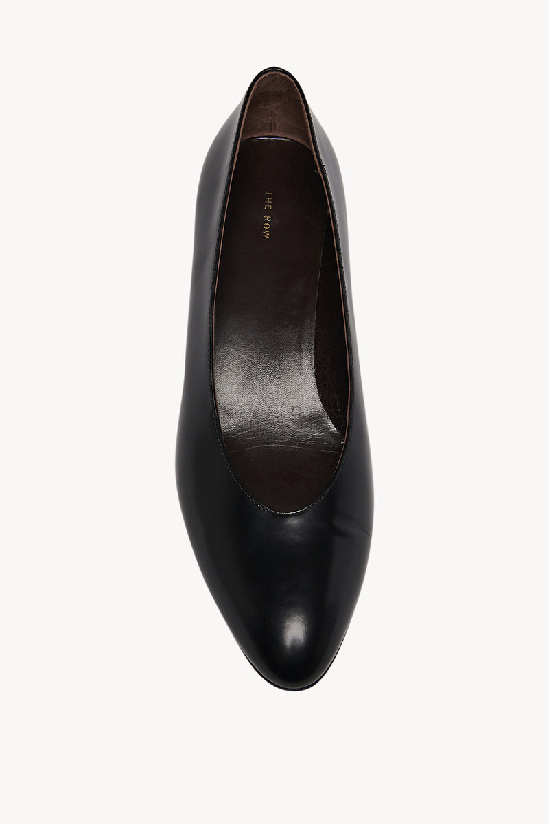New Almond Pump in Leather