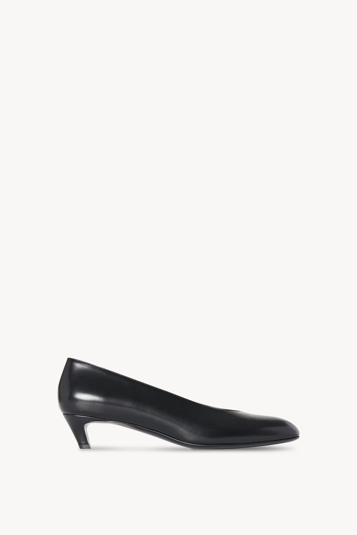 New Almond Pump in Leather