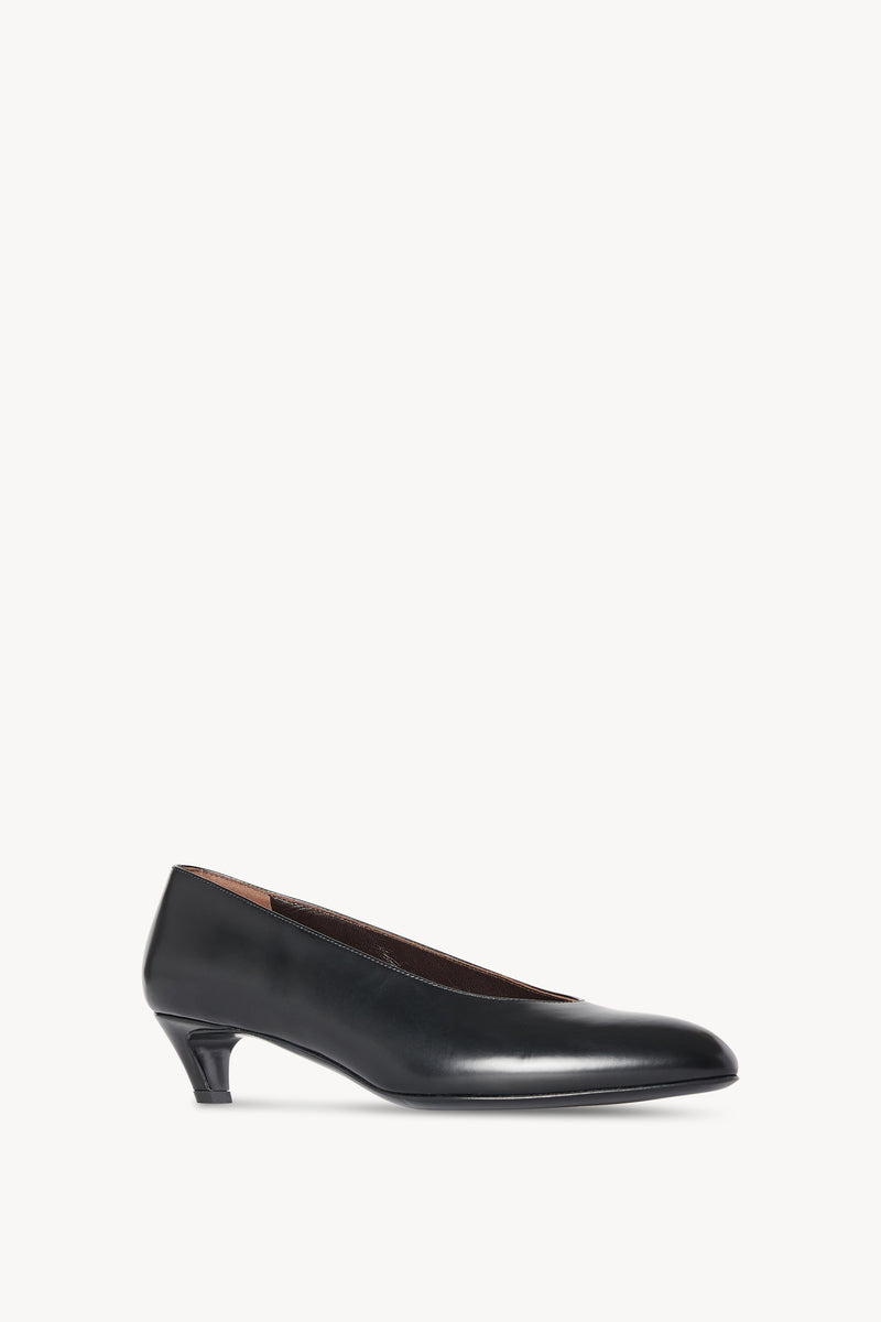 New Almond Pump in Leather