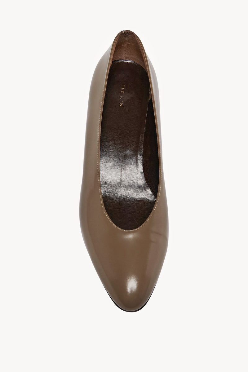 New Almond Pump in Leather