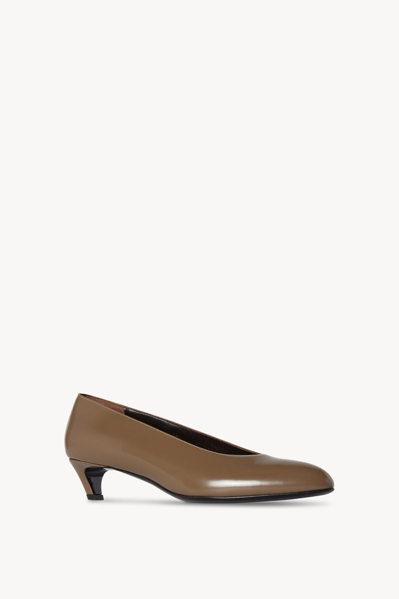 New Almond Pump in Leather