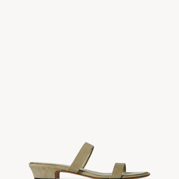 パンプス [The Row] Awar Strap Sandal in Suede The Row Awar Sandal in Sage Green | FWRD