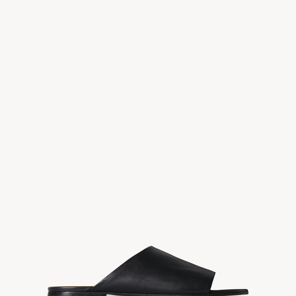 (New)The Row Signum シグナムレザースライドサンダル Signum Slipper Black in Leather – The Row