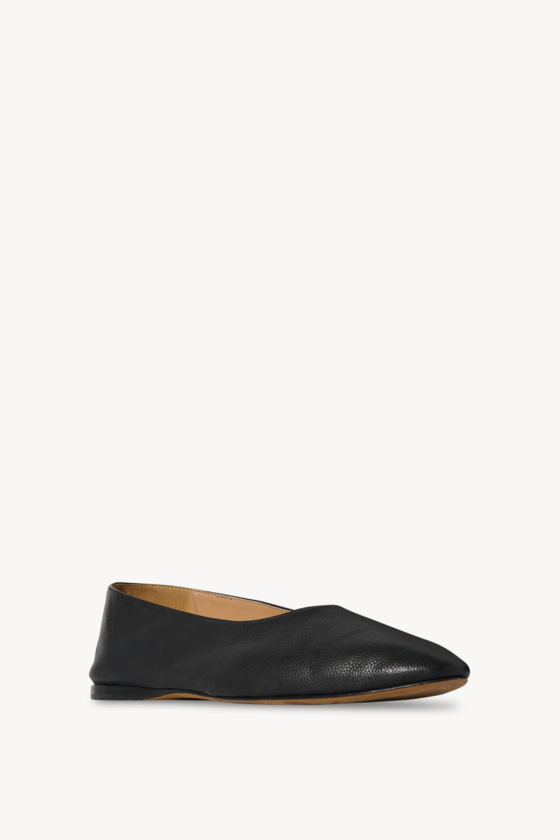 Awar Flat Shoe in Leather