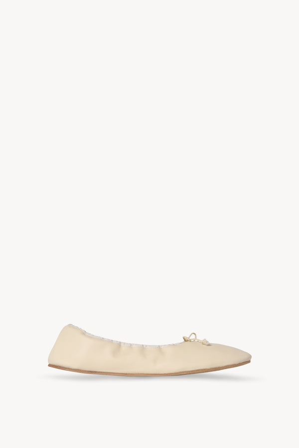 Round Ballet Flat in Leather