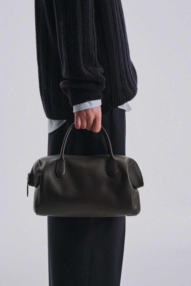 Faye Borsa in Pelle   
