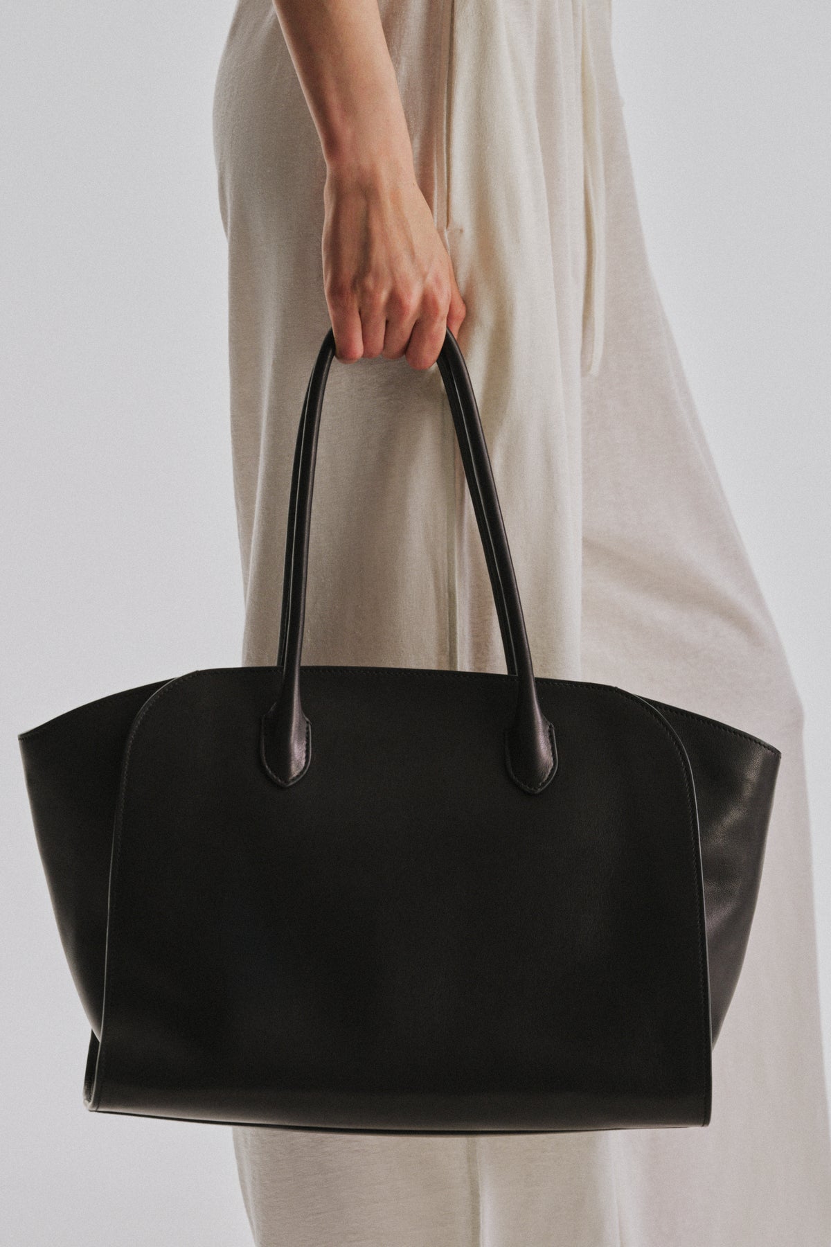 THE ROW Marlo 14 マルロ 14 サドルレザー ブラック 未使用品 Marlo 14 Bag Black – The Row