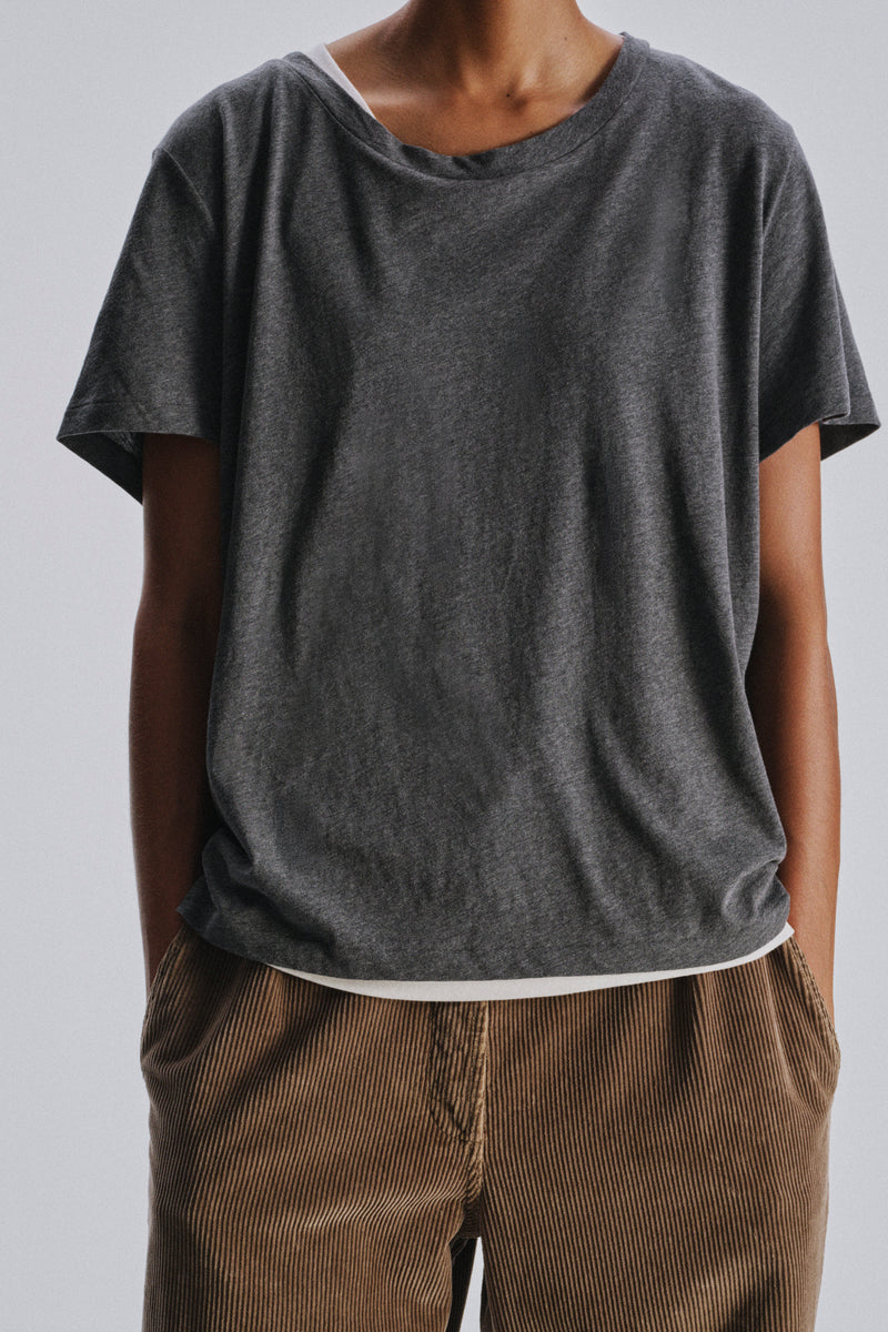 Dera Tシャツ