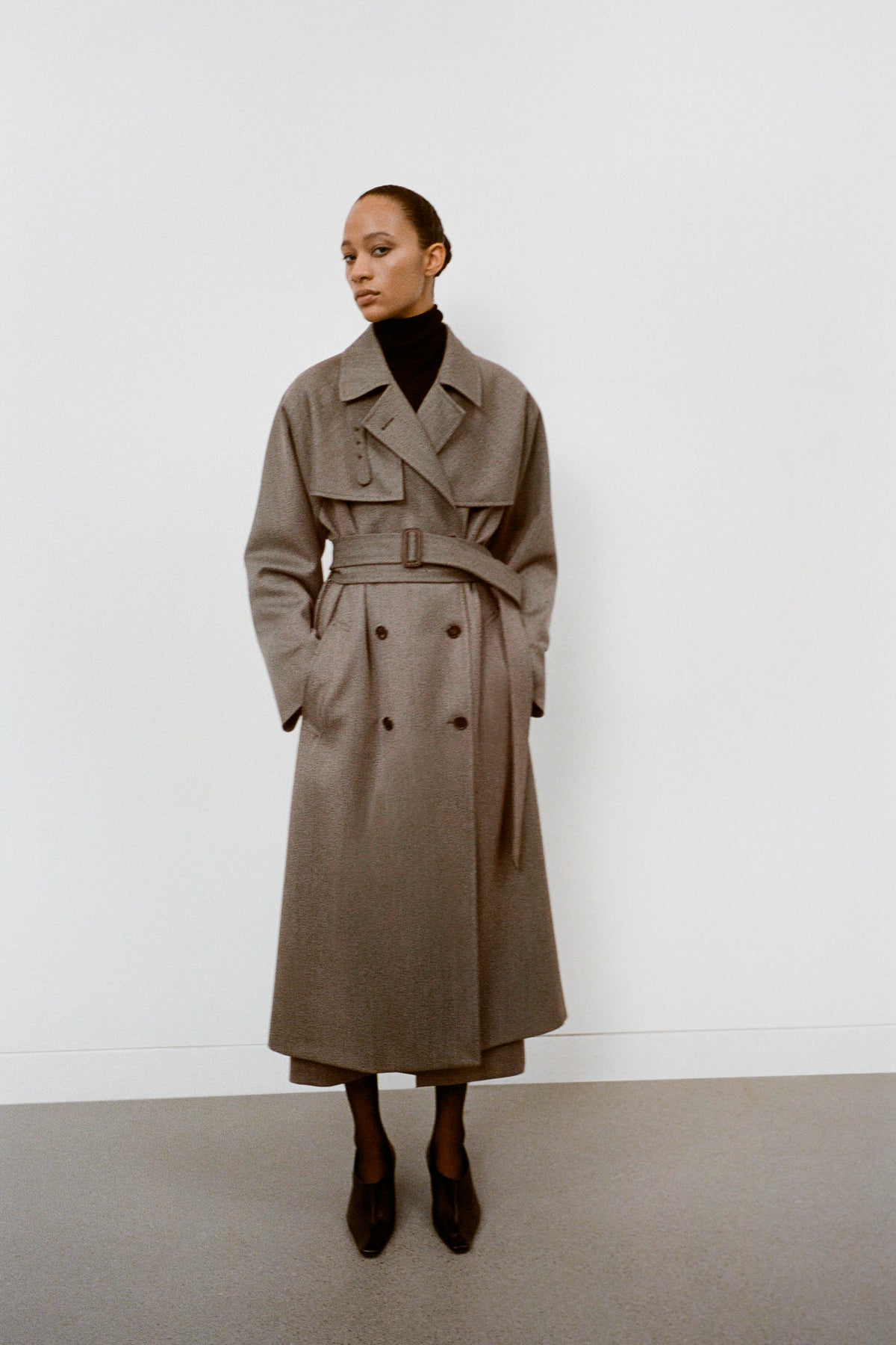 【The Row】ザ・ロウ 2025-2026AW トートバッグ ブラウン The Row】ザ・ロウ 2025-2026AW トートバッグ ブラウン (The Row