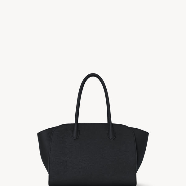 【THE ROW】 Marlo 12 レザー製のトートバッグ Marlo 12 Bag Tan in Leather – The Row